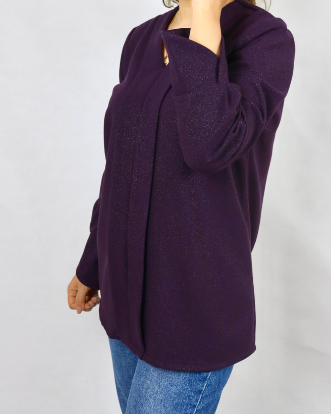 نمای نزدیک پارچه کرپ لمه شاین دار شومیز زنانه