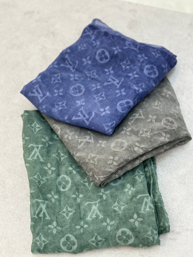 شال حریر اسپرت طرح LV لویی ویتون رنگ آبی مزون سجادیان